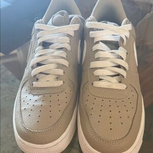 Nike Low-Top Sneakers in Beige and White